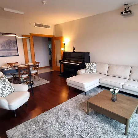Cozy & Modern Lejlighed *